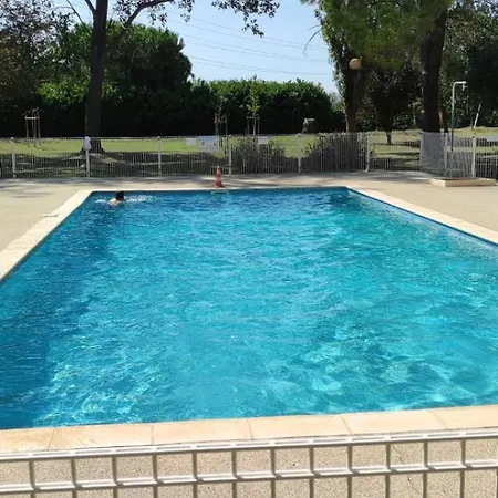 Appartement Residence De Vacances Les Hameaux De Camargue Arles Exterior photo